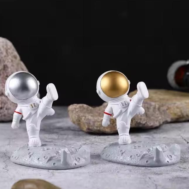 Nordic Astronaut Phone Stand – Barato Cart’s Stylish & Sturdy Desk Buddy!